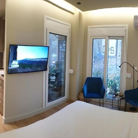 アテネRenovated Studio With Roof Garden Access, 15 M Walk To Acropolisアパートメント エクステリア 写真