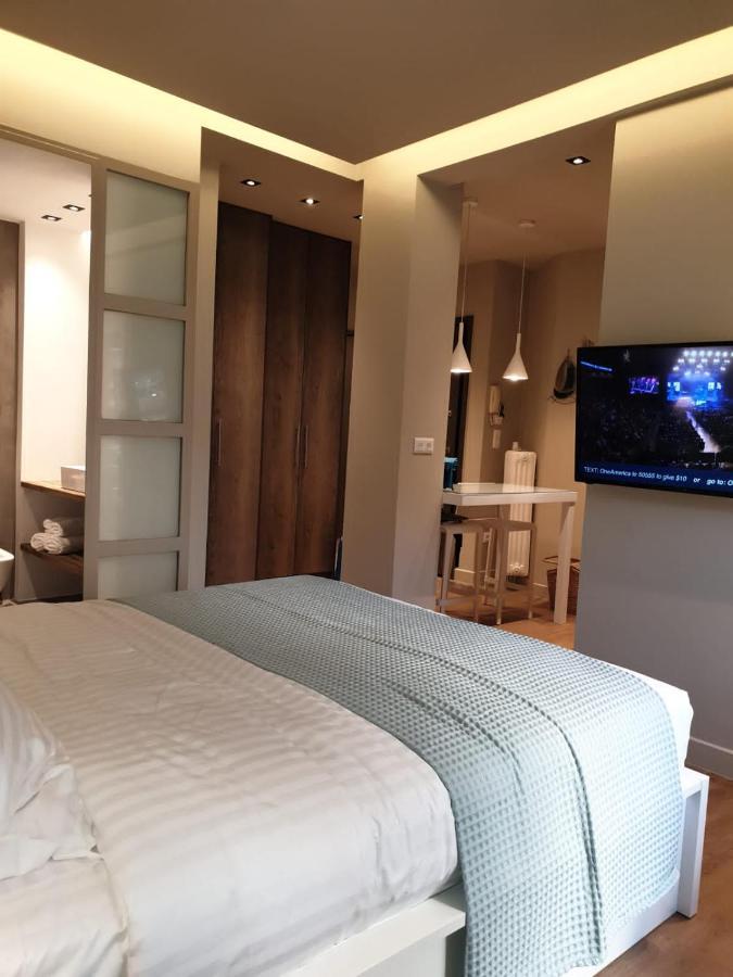 アテネRenovated Studio With Roof Garden Access, 15 M Walk To Acropolisアパートメント エクステリア 写真