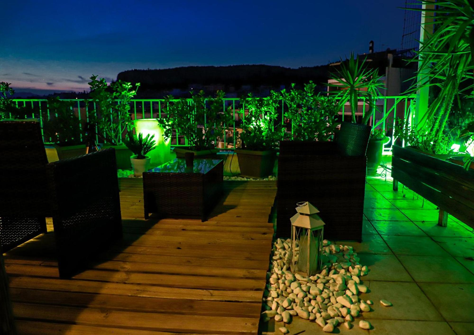 アテネRenovated Studio With Roof Garden Access, 15 M Walk To Acropolisアパートメント エクステリア 写真